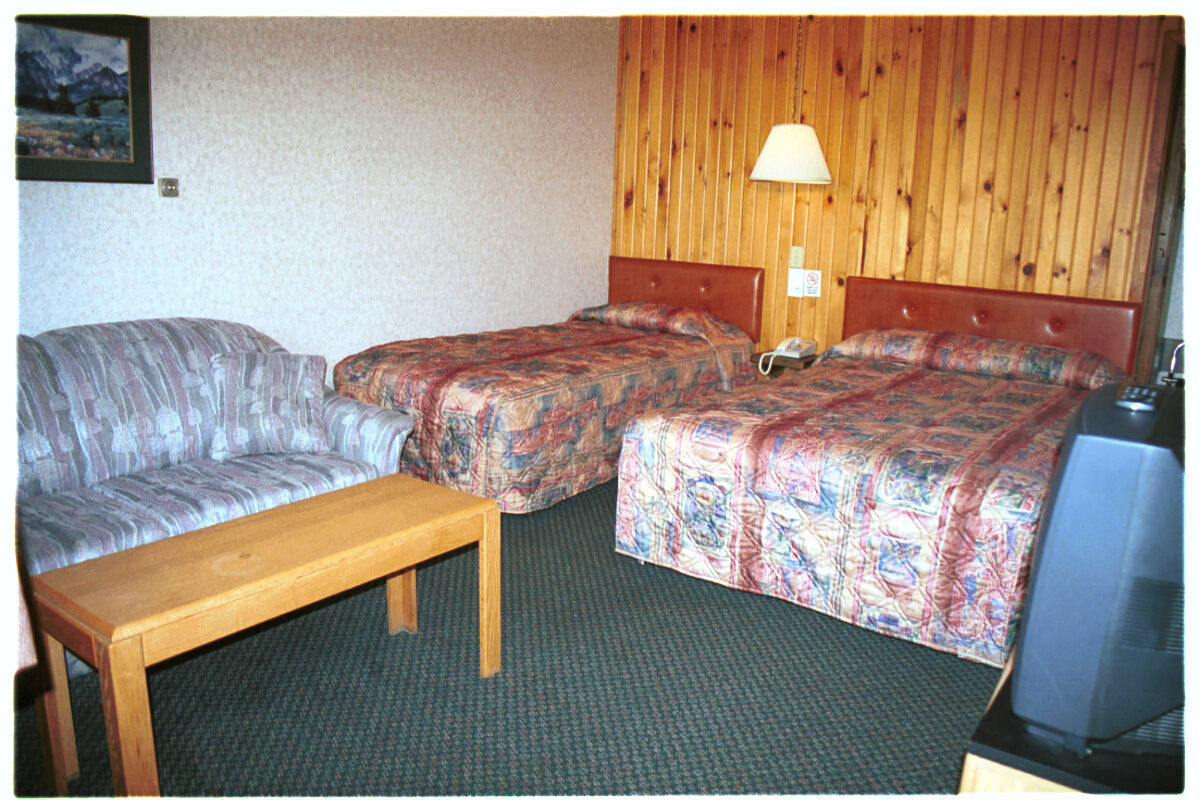 The Crossing Hotel Saskatchewan River Crossing Exterior photo