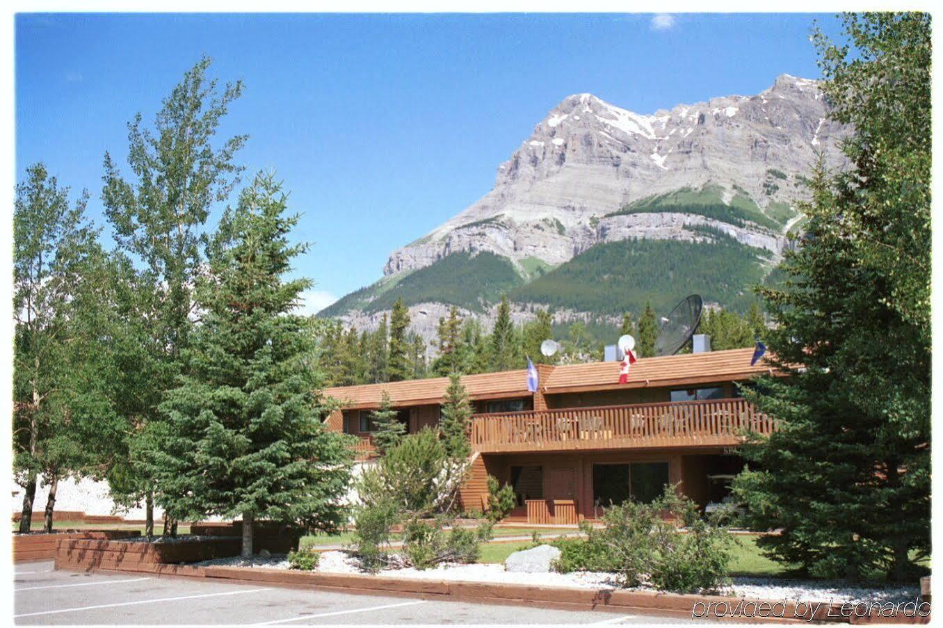The Crossing Hotel Saskatchewan River Crossing Exterior photo
