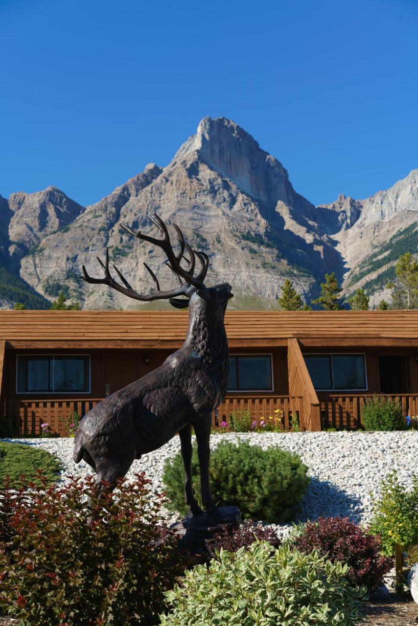 The Crossing Hotel Saskatchewan River Crossing Exterior photo