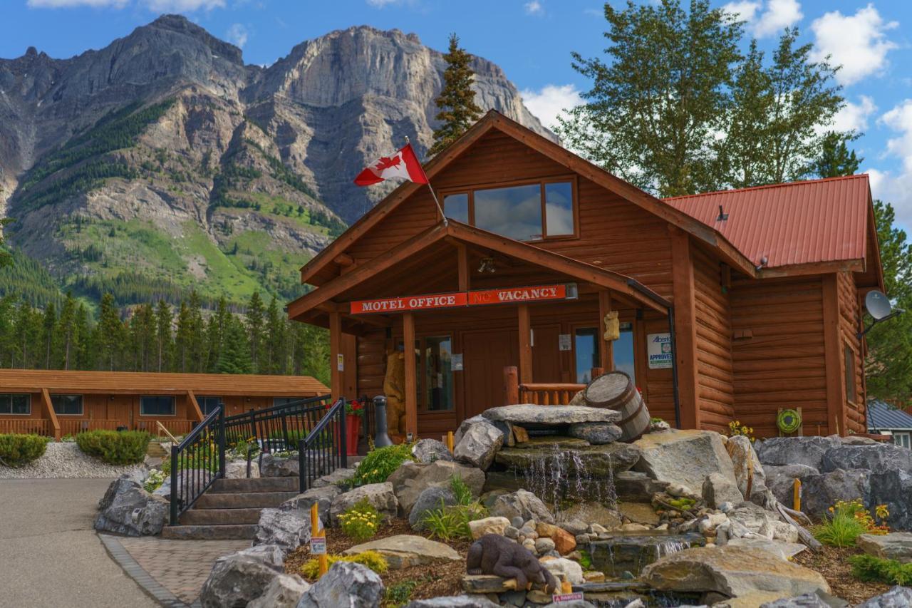 The Crossing Hotel Saskatchewan River Crossing Exterior photo