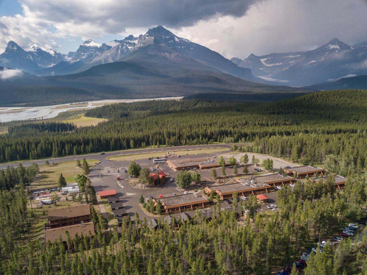 The Crossing Hotel Saskatchewan River Crossing Exterior photo
