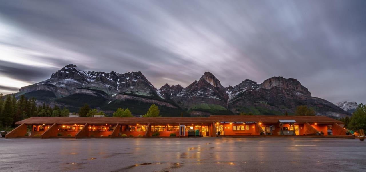 The Crossing Hotel Saskatchewan River Crossing Exterior photo