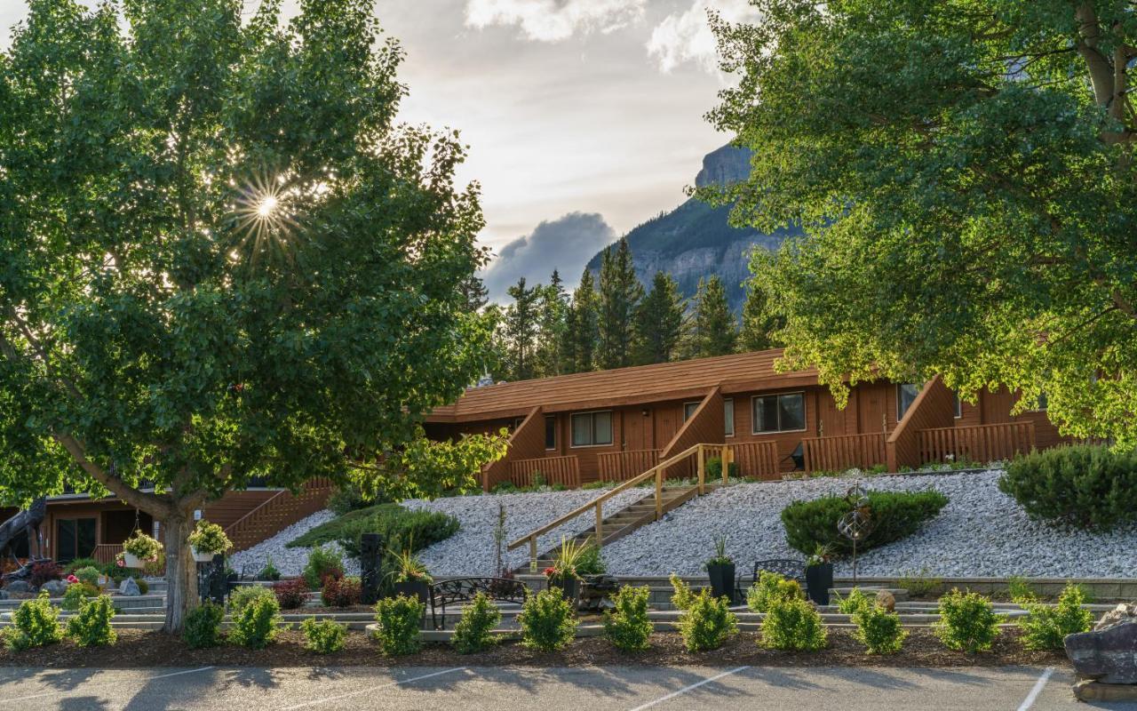 The Crossing Hotel Saskatchewan River Crossing Exterior photo