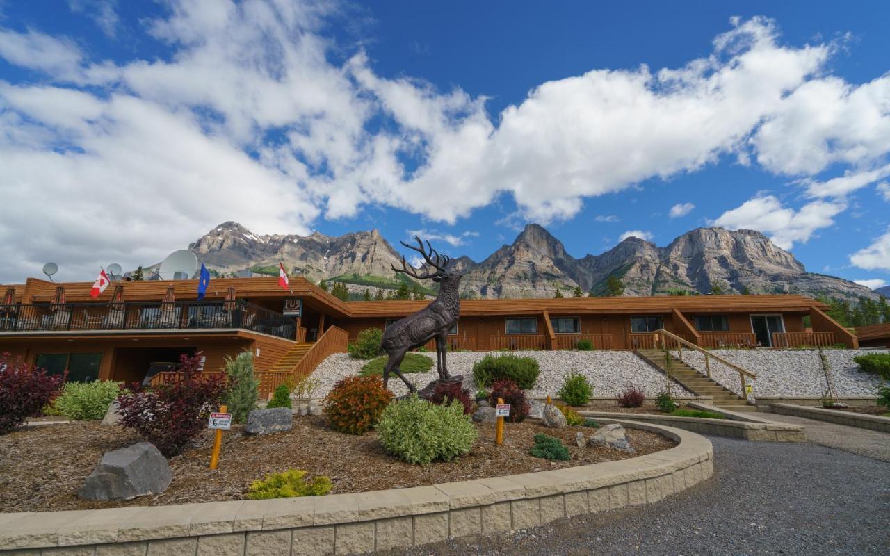 The Crossing Hotel Saskatchewan River Crossing Exterior photo