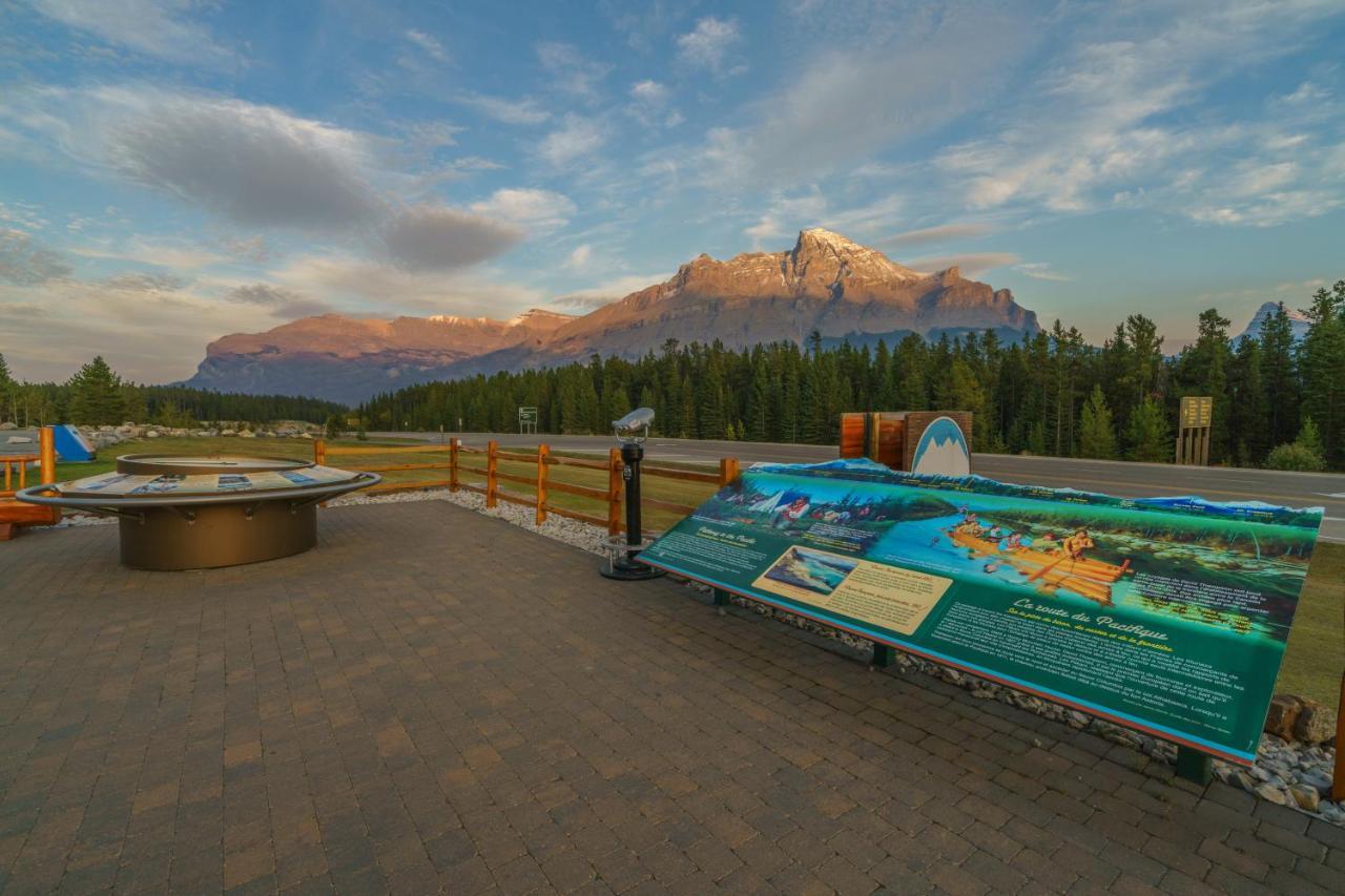 The Crossing Hotel Saskatchewan River Crossing Exterior photo