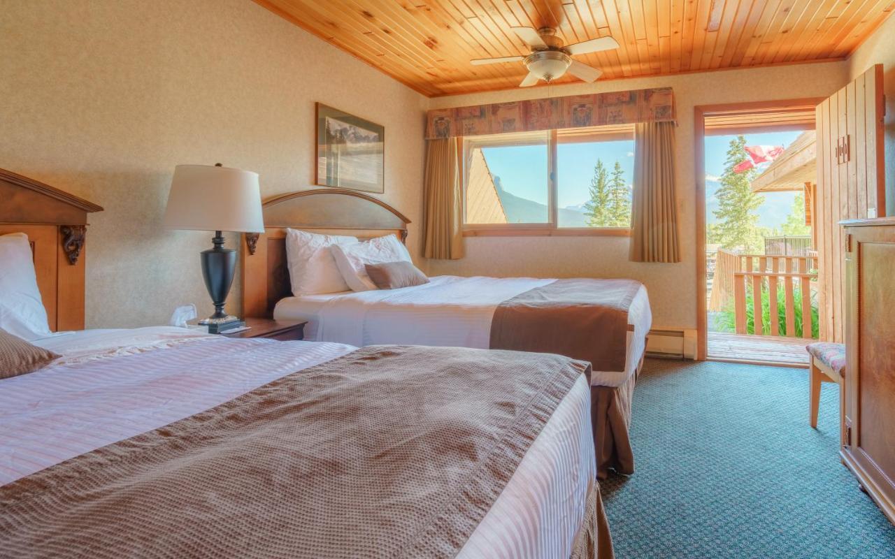 The Crossing Hotel Saskatchewan River Crossing Exterior photo