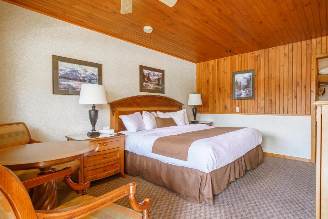 The Crossing Hotel Saskatchewan River Crossing Exterior photo